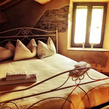 住宿加早餐酒店 卡萨莱阿尔隆蒂尼住宿加早餐旅馆 3*