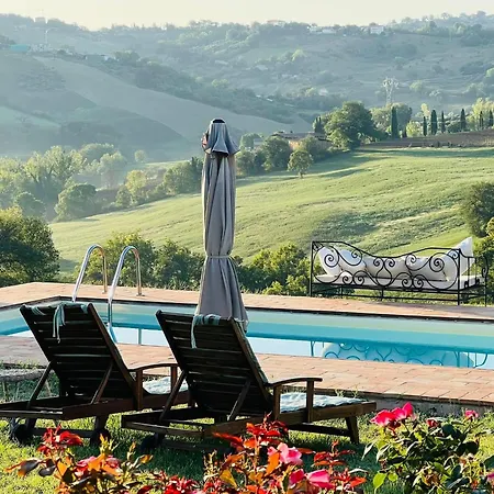 B&B Casale Delle Rondini 4*
