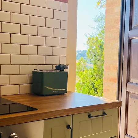 Casale Delle Rondini B&B 톨렌티노