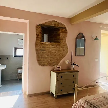 B&B Casale Delle Rondini 4*