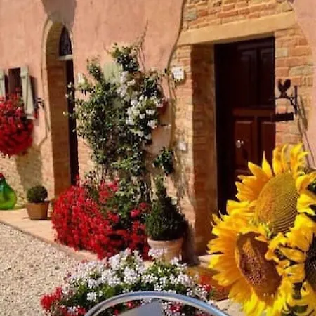 Bed & Breakfast Casale Delle Rondini 3*