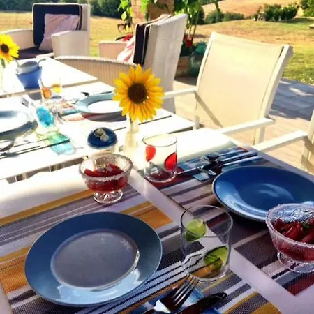 Bed & Breakfast Casale Delle Rondini 3*
