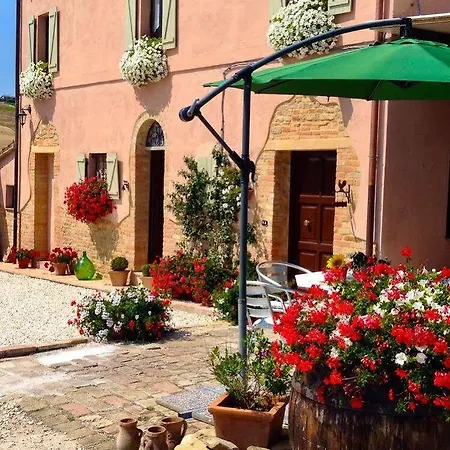 Casale Delle Rondini * Tolentino