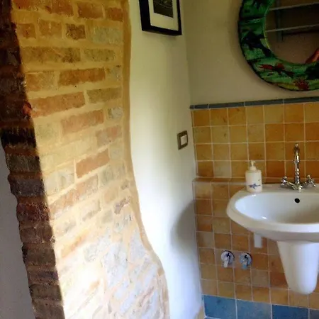 Casale Delle Rondini Bed & Breakfast